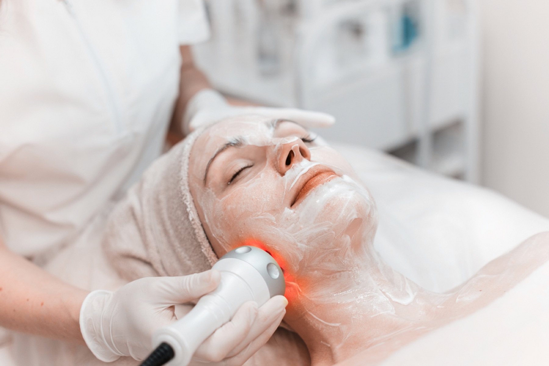 Customized facial treatment using advanced skin technology